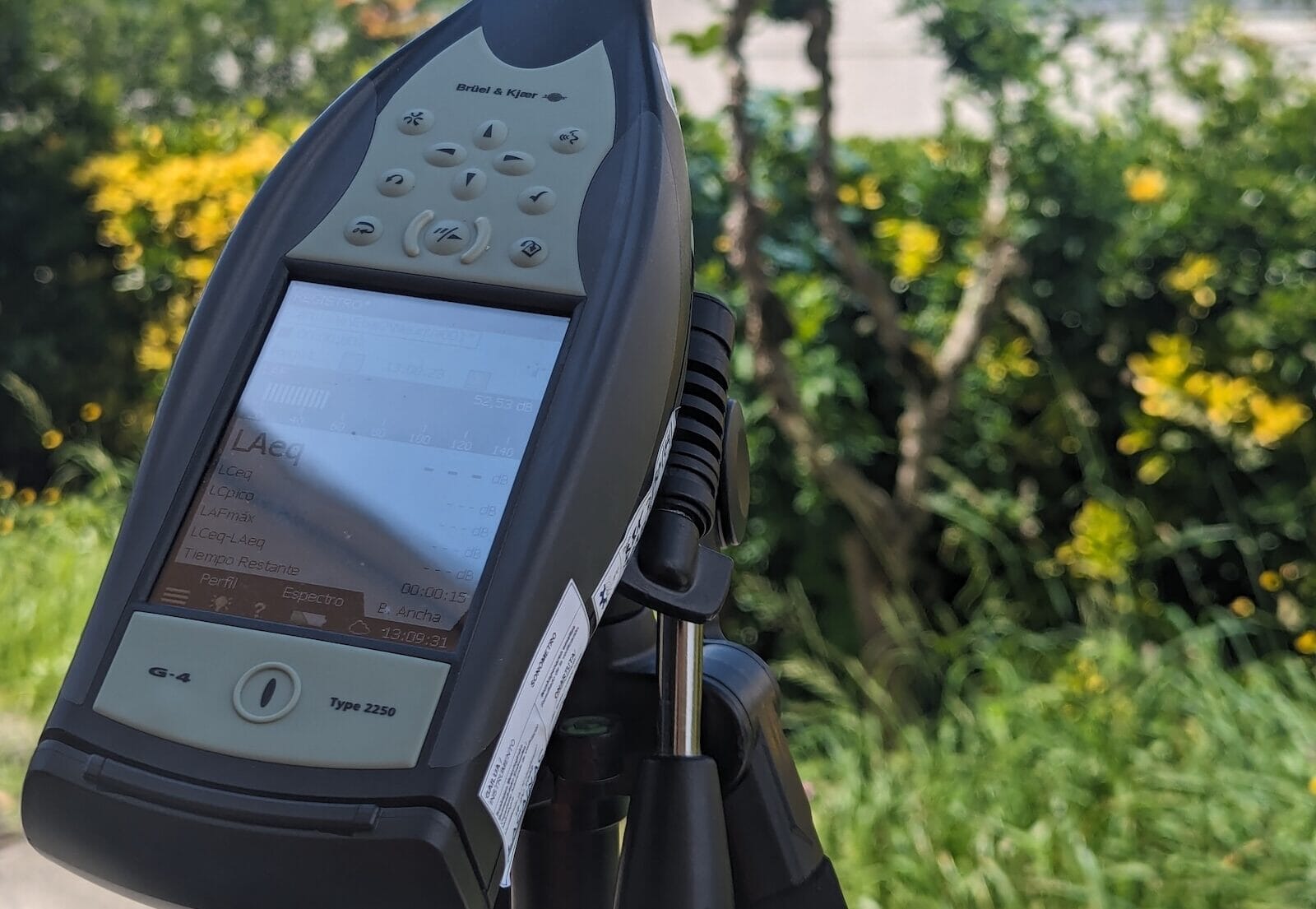 Measurement of external environmental noise in industry using a class 1 sound level meter using a tripod